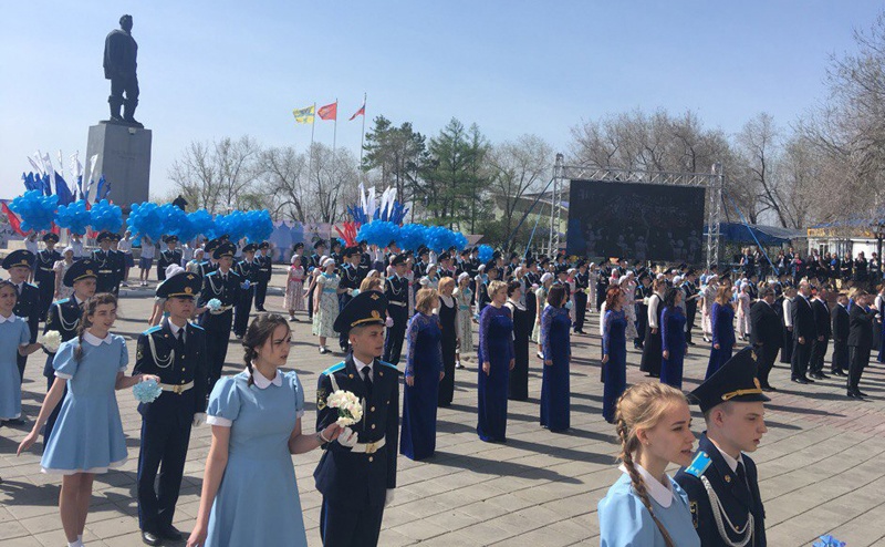 Фото на победе оренбург 5 мая 40 000 оренбуржцев станцуют Вальс Победы