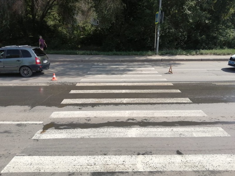 Машина на пешеходном переходе. Пешеход и автомобиль. Наезд на стоящего пешехода. Наезд на стоящего пешехода. Стоп линия штраф.