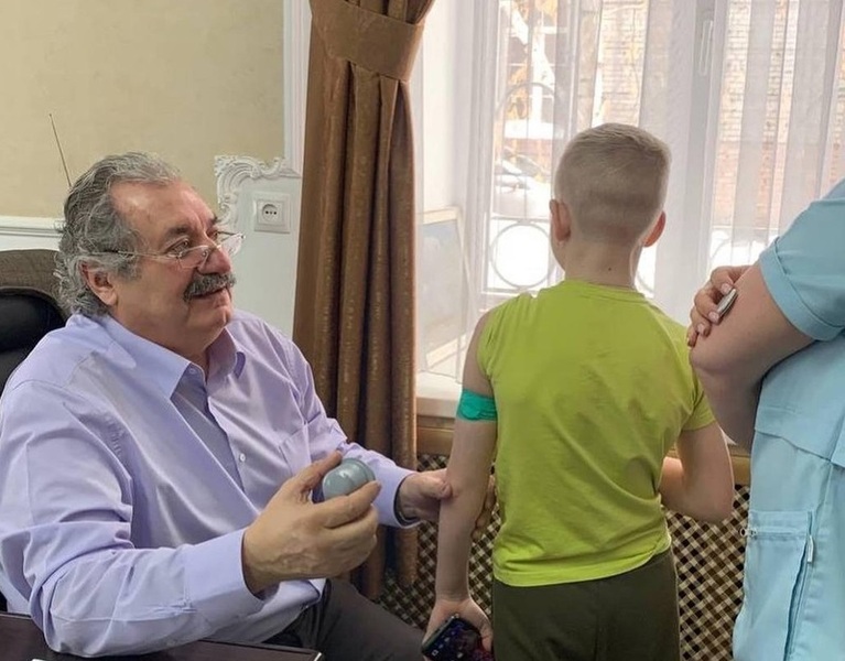 Салима чолояна. Салим чолоян оренбург. Главный врач областной больницы оренбург. Чолоян салим бахшоевич. Салим бахшоевич чолоян фото.