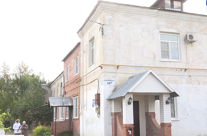 ветхий балкон. 9 января 163 воронеж. состояние дома. дом старый управляющая компания. дом старый управляющая компания.