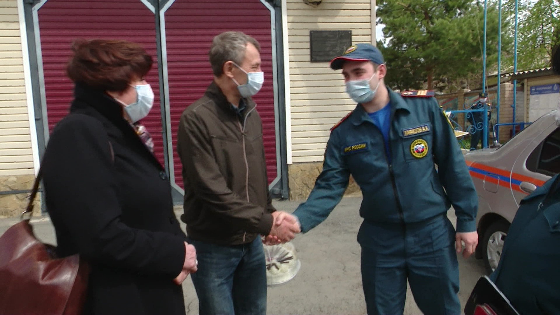 Медаль за спасение погибавших мчс россии. Как генералы мужика при себе удерживали ответ. Иван петров кострома. Как генералы отблагодарили мужика за спасение. Ситников иван германович.